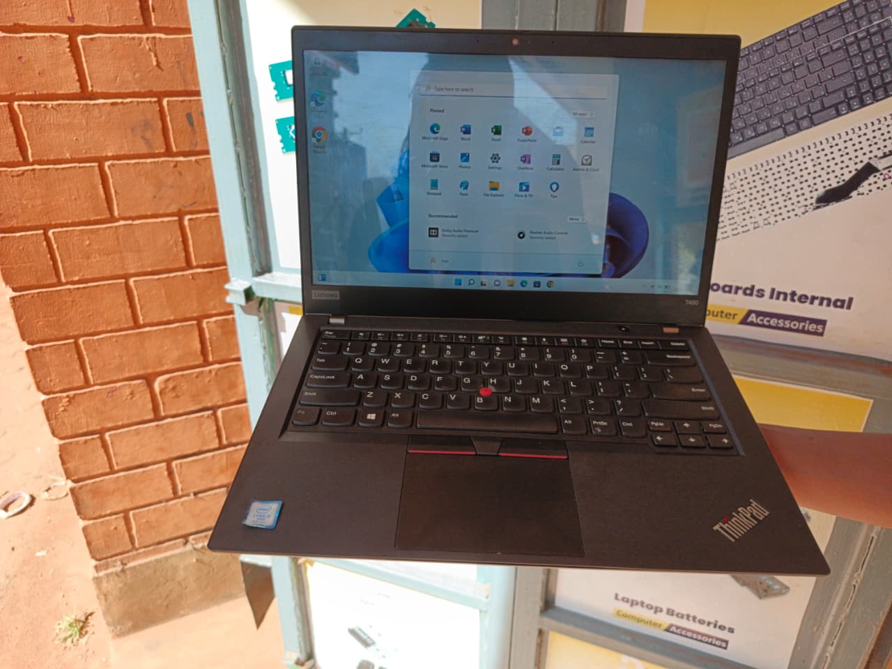 Lenovo ThinkPad T490 – High Performance Business Laptop