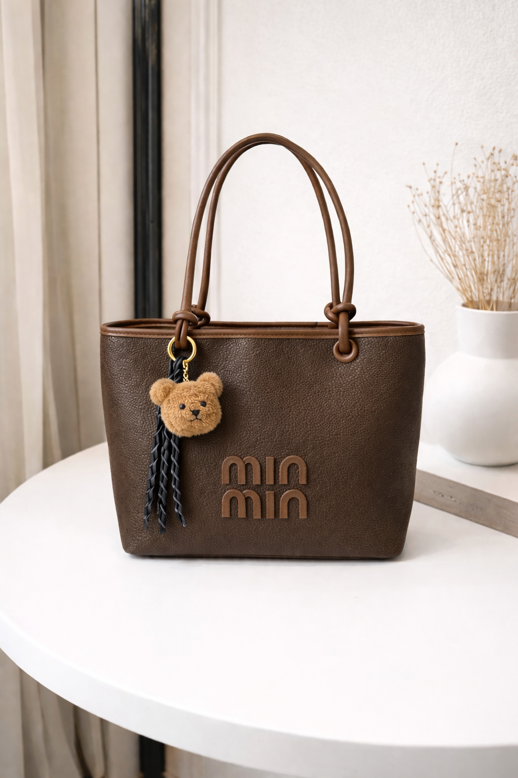 Min min tote bags