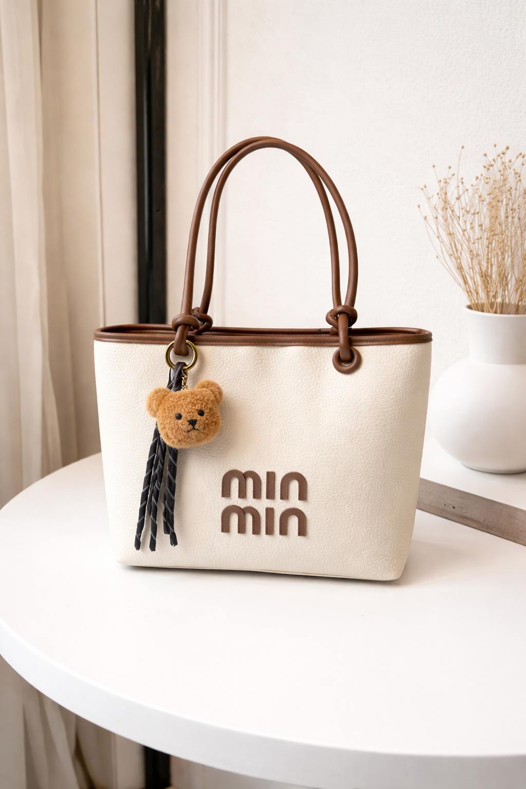 Min min tote bags