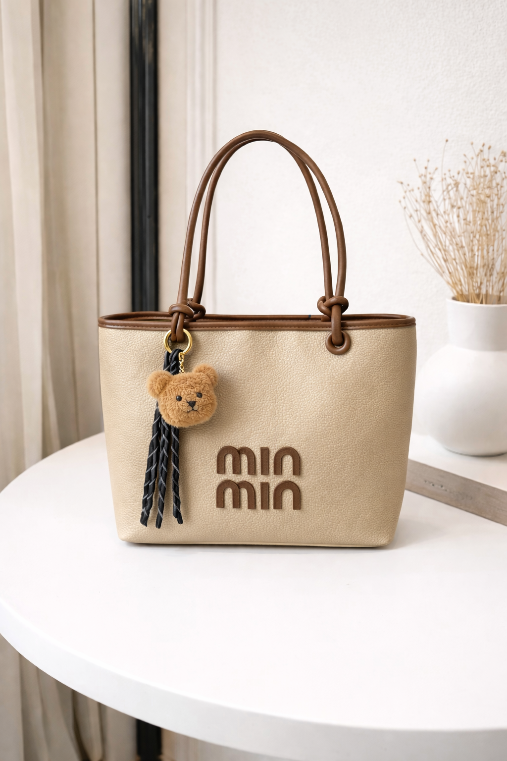 Min min tote bags